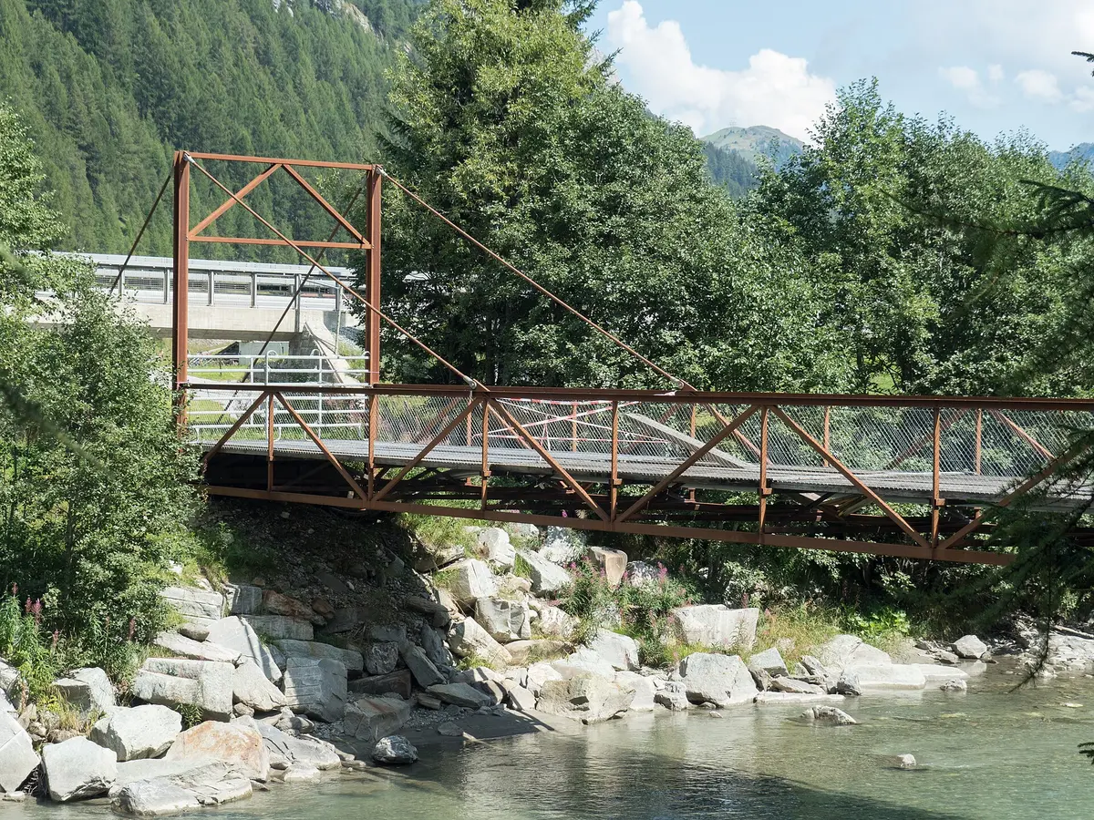 Langlaufbrücke Splügen über den Hinterrhein, Medels im Rheinwald GR 20180821-jag9889 – Aufnahme in der Umgebung von Splügen