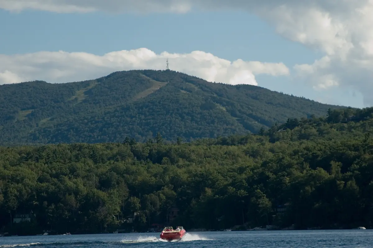 MountSunapeefromLake – Aufnahme in der Umgebung von Mount Sunapee