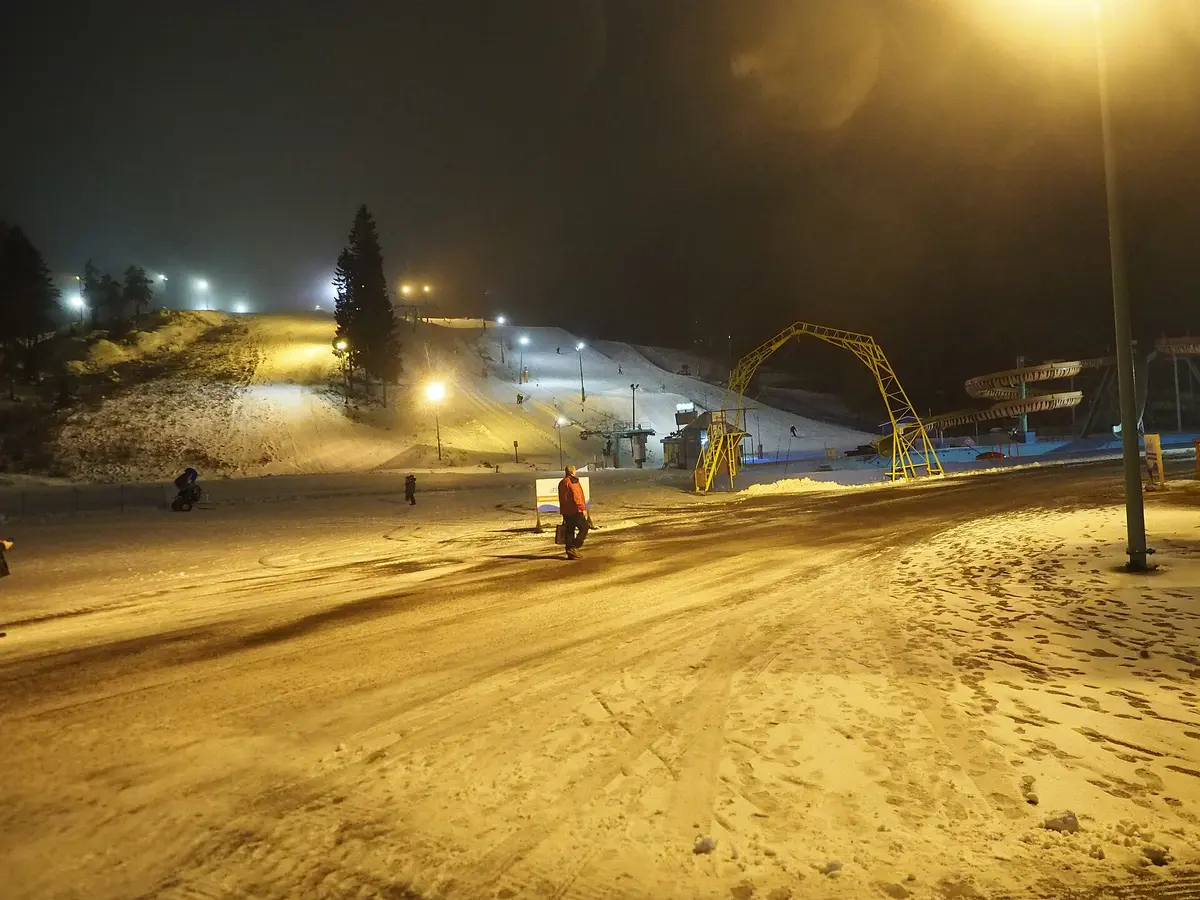 Serena ski slope at night – Aufnahme in der Umgebung von Serena Ski