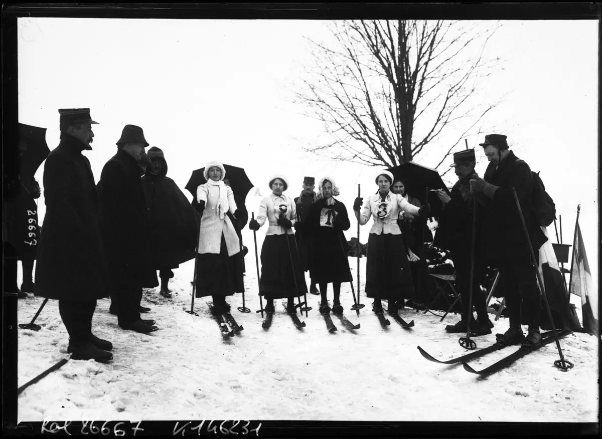 4-2-13, Gérardmer, course de dames (de ski de fond, le départ) - btv1b6923770d – Aufnahme in der Umgebung von Gérardmer