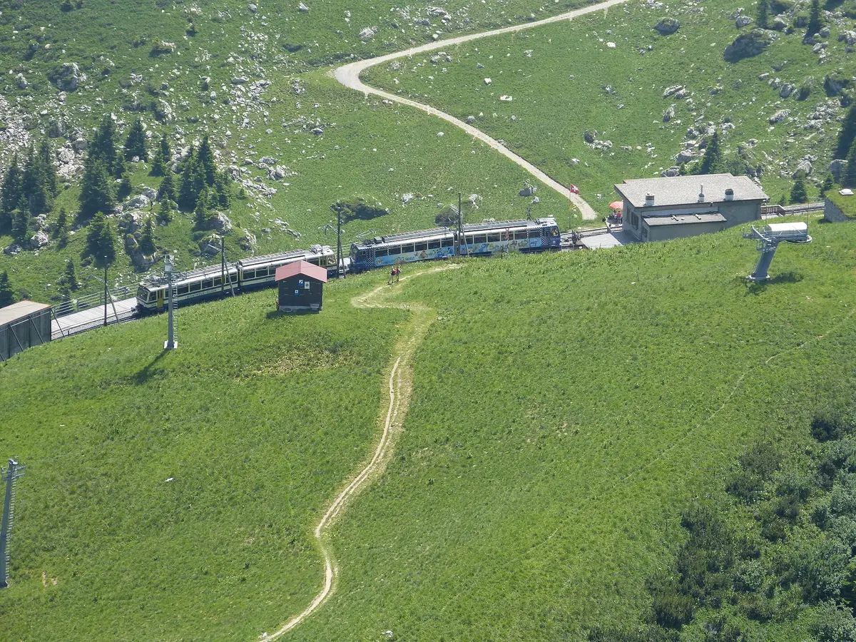 MGN Bhe 4 8 304 à la station Jaman – Aufnahme in der Umgebung von Rochers de Naye