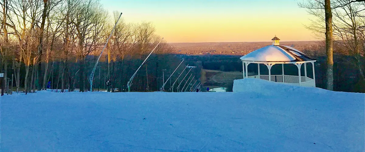 Powder Ridge Park. Looking down the Middlefield slope – Aufnahme in der Umgebung von Powder Ridge Ski Area