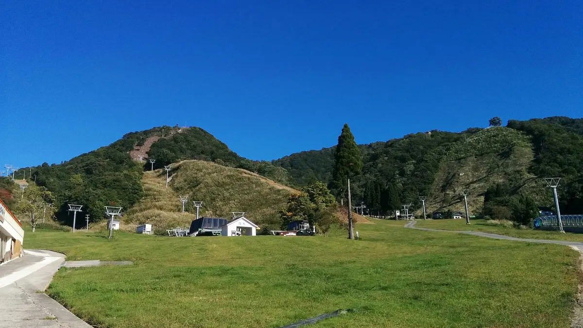 秋の奥伊吹スキー場 - panoramio – Aufnahme in der Umgebung von グランスノー奥伊吹