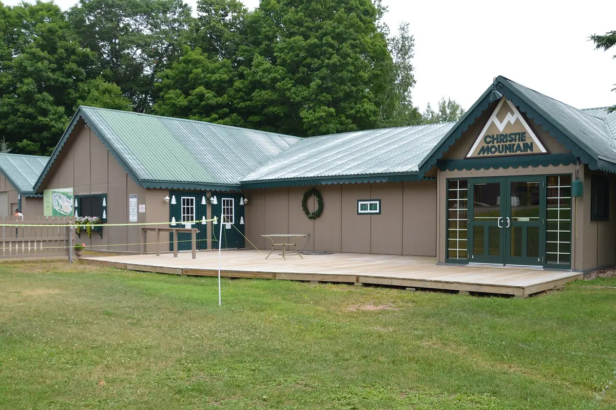 Chalet at Christie Mountain in Bruce, WI, July 2017 – Aufnahme in der Umgebung von Christie Mountain Ski Area