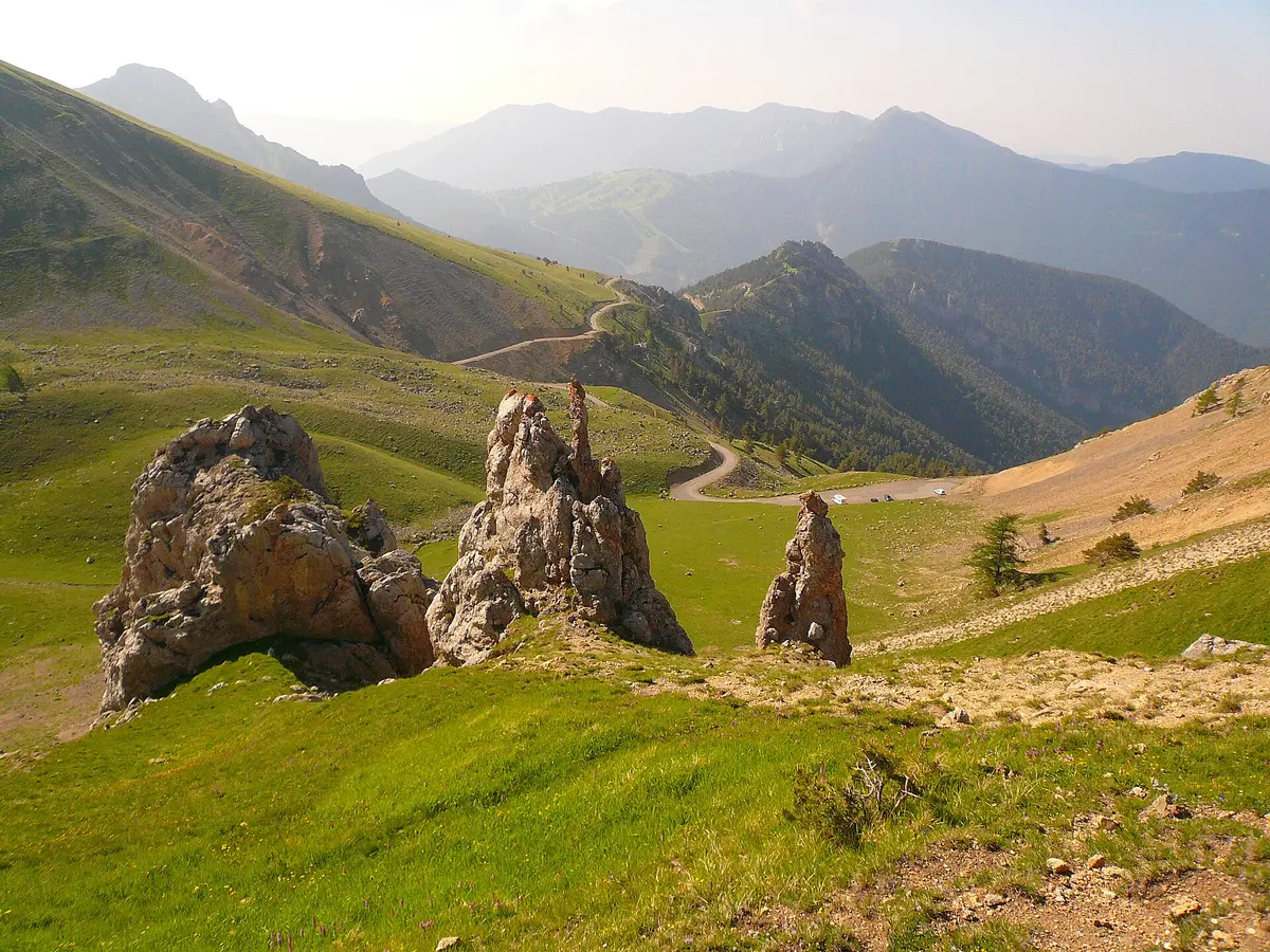 Parking of Millefonts, La Colmiane Ski Station & Chalancha - From Col de Veillos looking to South - panoramio – Aufnahme in der Umgebung von La Colmiane