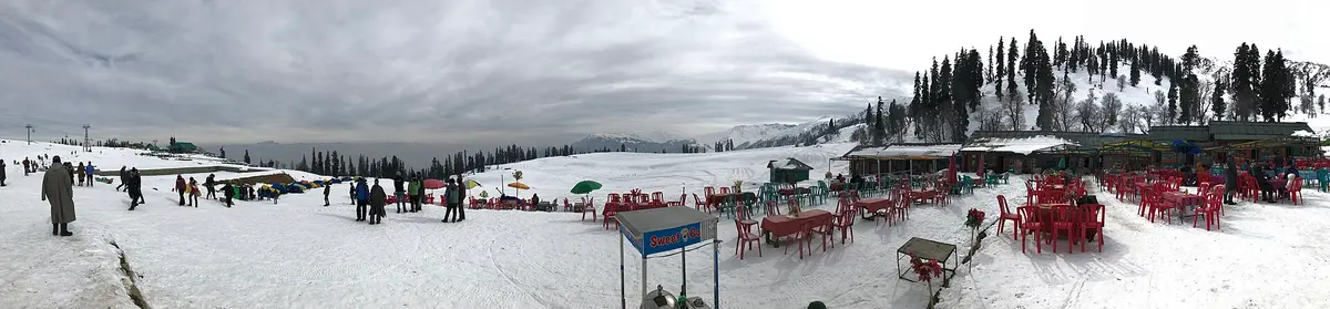 Restaurants at Apharwat, Gulmarg – Aufnahme in der Umgebung von Gulmarg Ski Resort area Phase 2