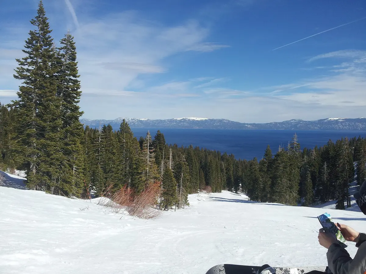 Lake Tahoe in winter seen from Homewood, California – Aufnahme in der Umgebung von Homewood Ski Area