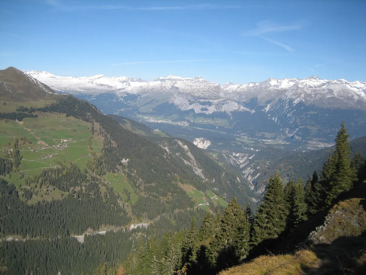 Tenna and Flims from Sarner Höhi (Sarn-Heinzenberg) – Aufnahme in der Umgebung von Tenna