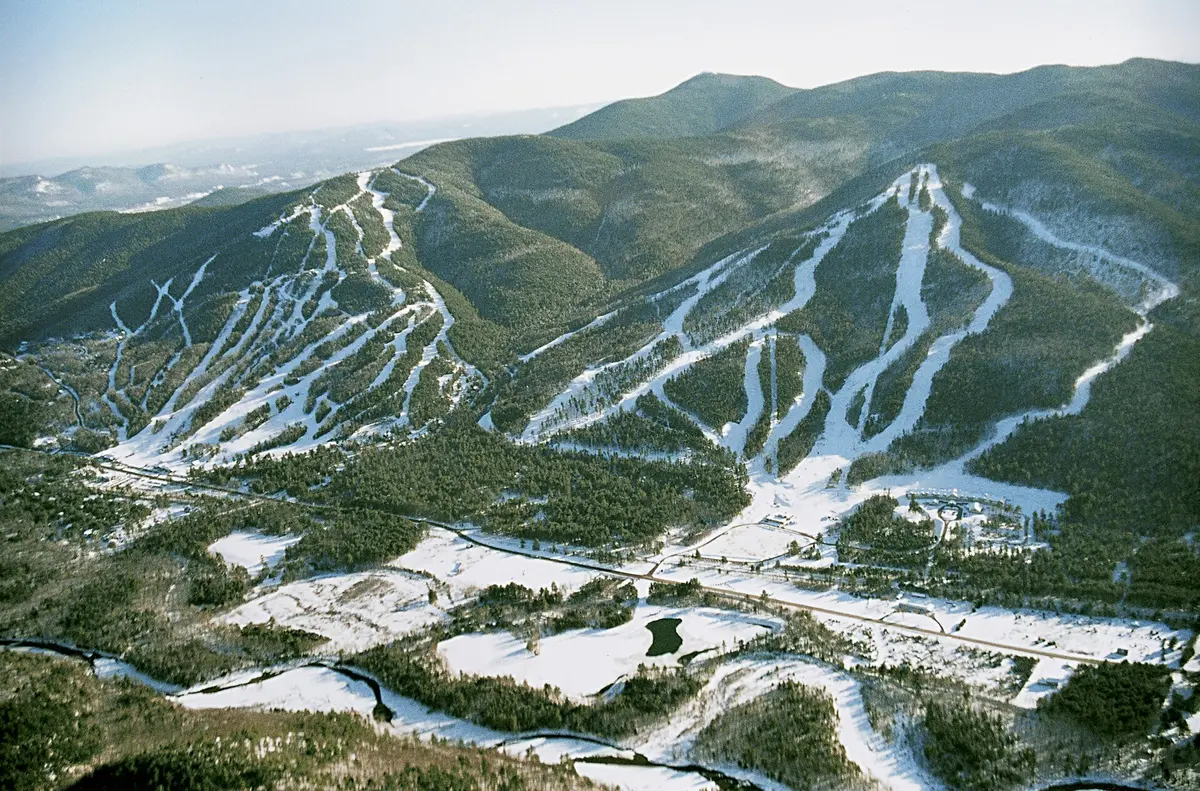 Attitash aerial – Aufnahme in der Umgebung von Attitash Mountain Resort