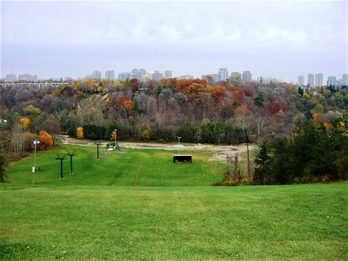 Earl Bales Park-Toronto-2010-10-30 – Aufnahme in der Umgebung von Earl Bales Park Ski and Snowboard Centre