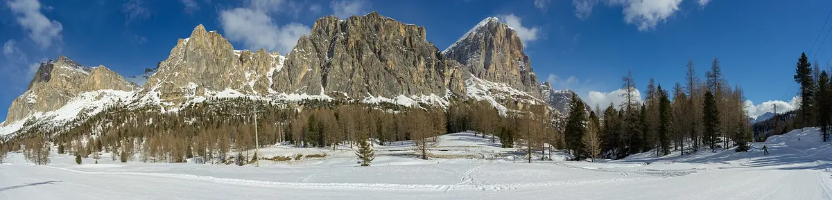 Lagazuoi Torri del Falzarego Col dei Bos Tofana de Rozes – Aufnahme in der Umgebung von Lagazuoi - 5 Torri